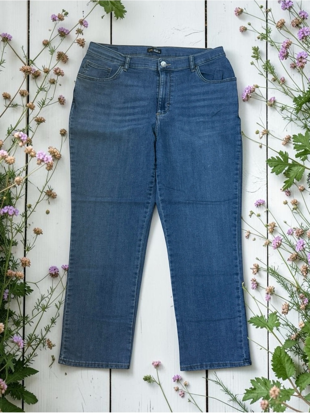Lee Women’s Straight Leg Jeans in Medium Blue Wash